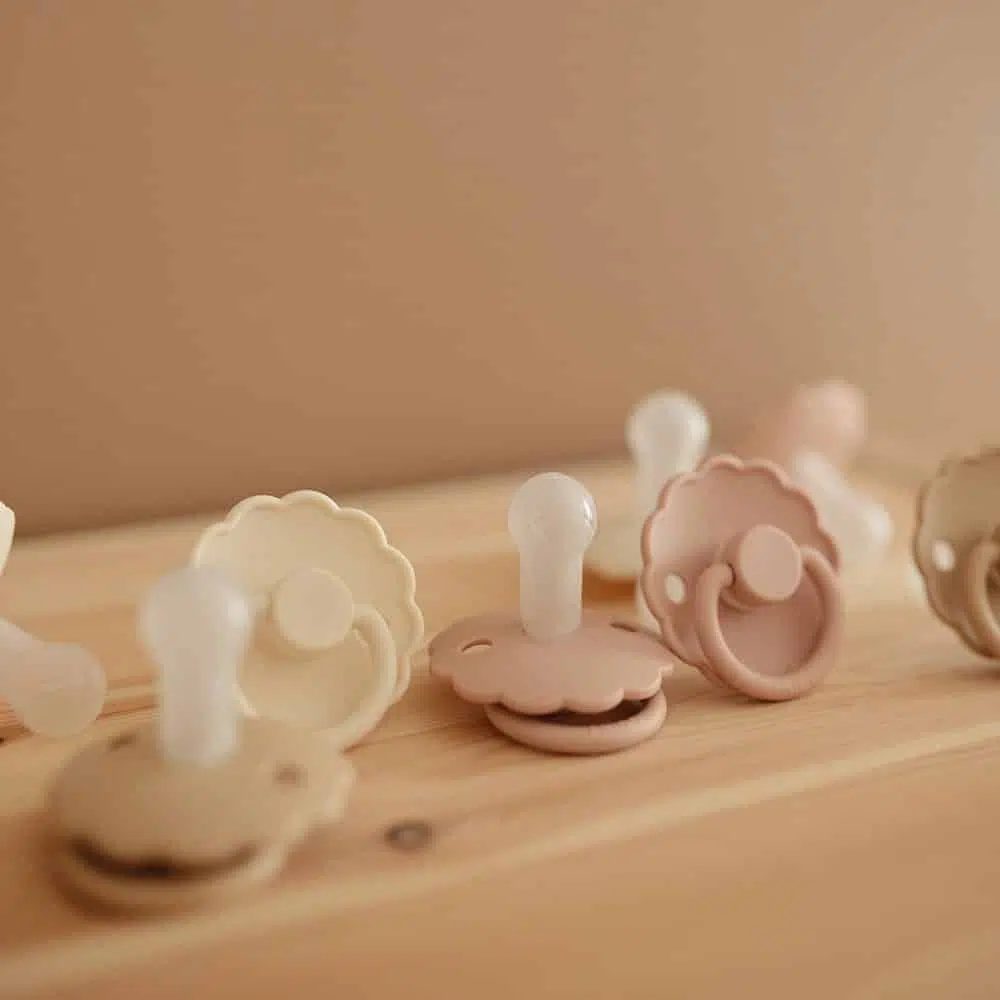 CUMLÍK FRIGG DAISY CREAM, +6M, SILIKÓN – Obrázok 5