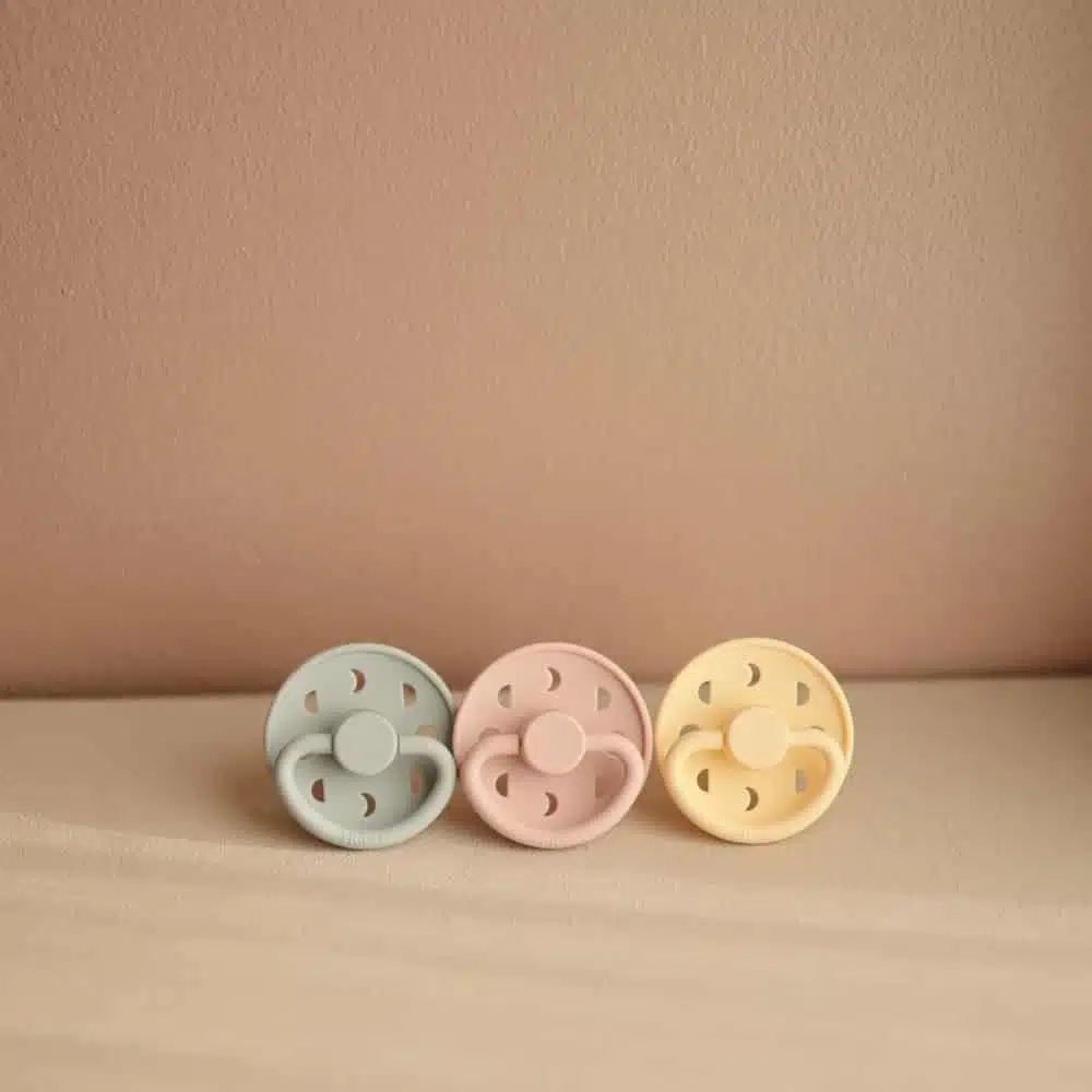 CUMLÍK FRIGG MOON PHASE PALE DAFFODIL, 0-6M, SILIKÓN – Obrázok 6