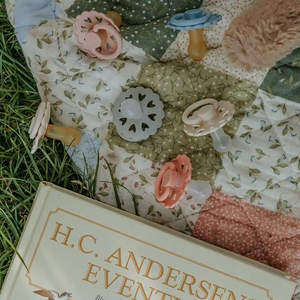 CUMLÍK FRIGG FAIRYTALE X H.C. ANDERSEN OLE LUKOIE, 0-6 M, KAUČUK – Obrázok 4