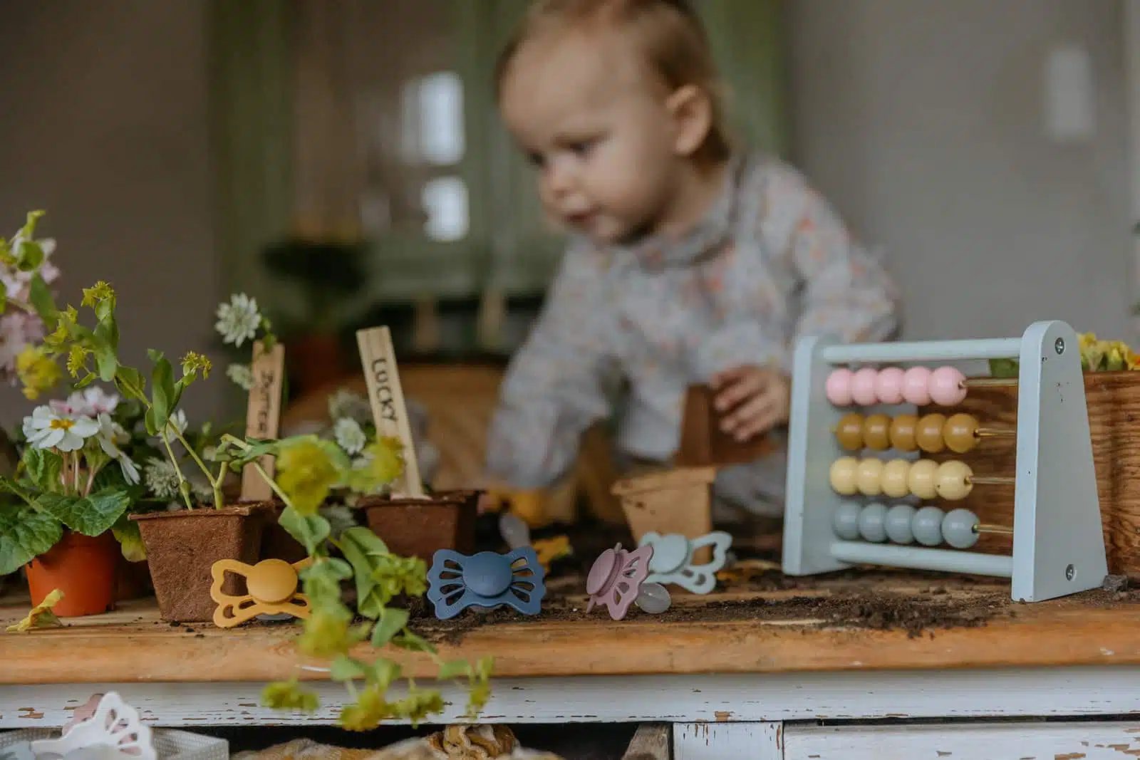 SYMETRICKÝ CUMLÍK FRIGG LUCKY CEDAR, 0-6M, SILIKÓN – Obrázok 5