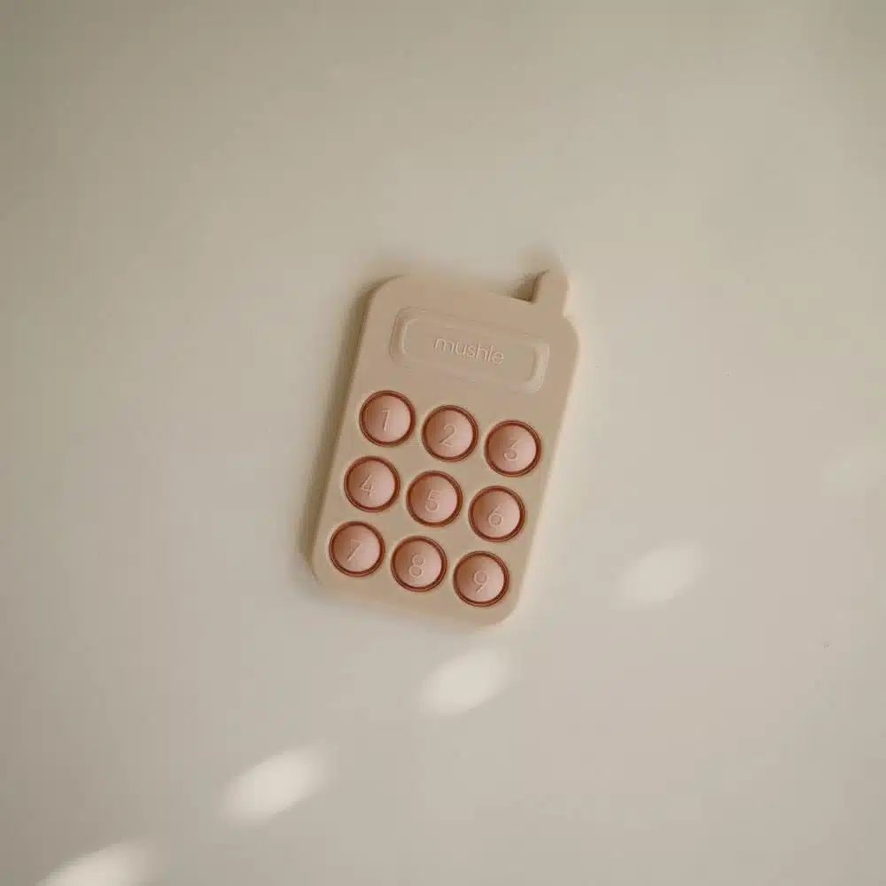 SILIKÓNOVÝ TELEFÓN S TLAČIDLAMI POP-IT MUSHIE - BLUSH – Obrázok 2