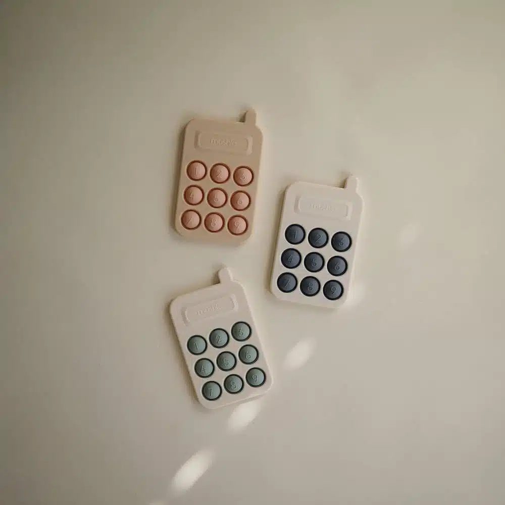 SILIKÓNOVÝ TELEFÓN S TLAČIDLAMI POP-IT MUSHIE - BLUSH – Obrázok 4
