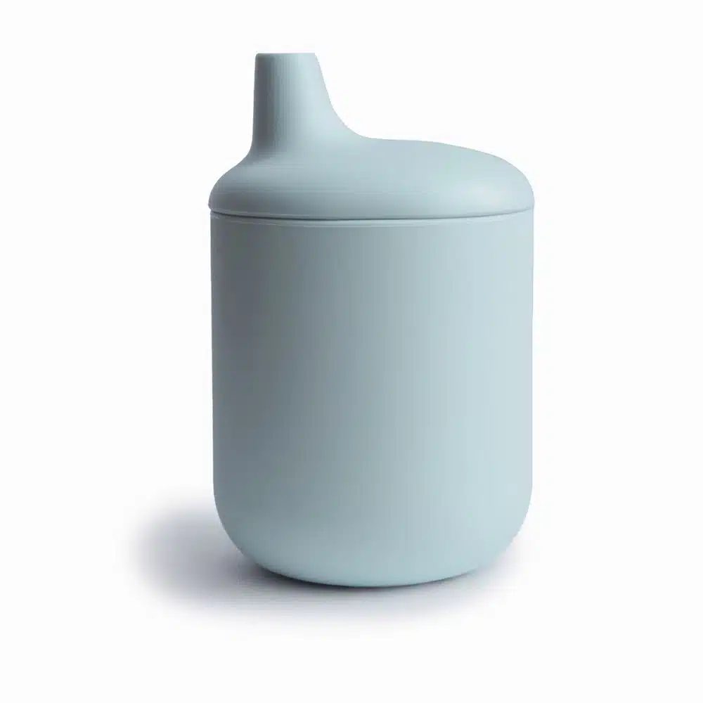 SILIKÓNOVÝ POHÁRIK S NÁUSTKOM MUSHIE - POWDER BLUE