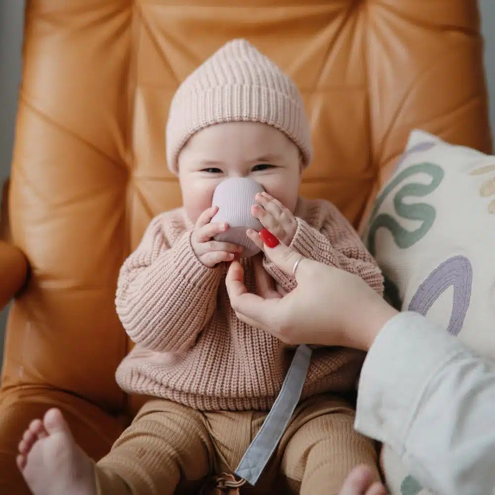 SILIKÓNOVÝ ŠTARTOVACÍ POHÁRIK MUSHIE - BLUSH – Obrázok 5