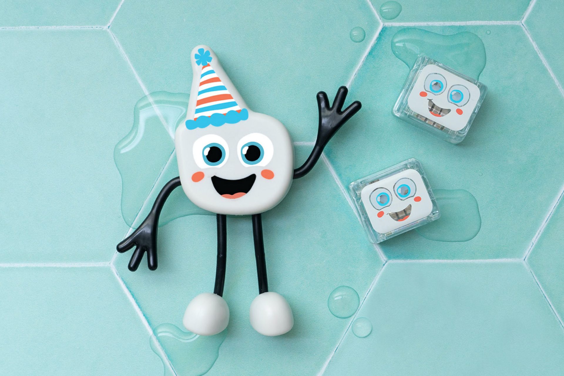 Sada Figúrka Party Pal a 2 senzorické svietiace kocky do vody – Obrázok 2