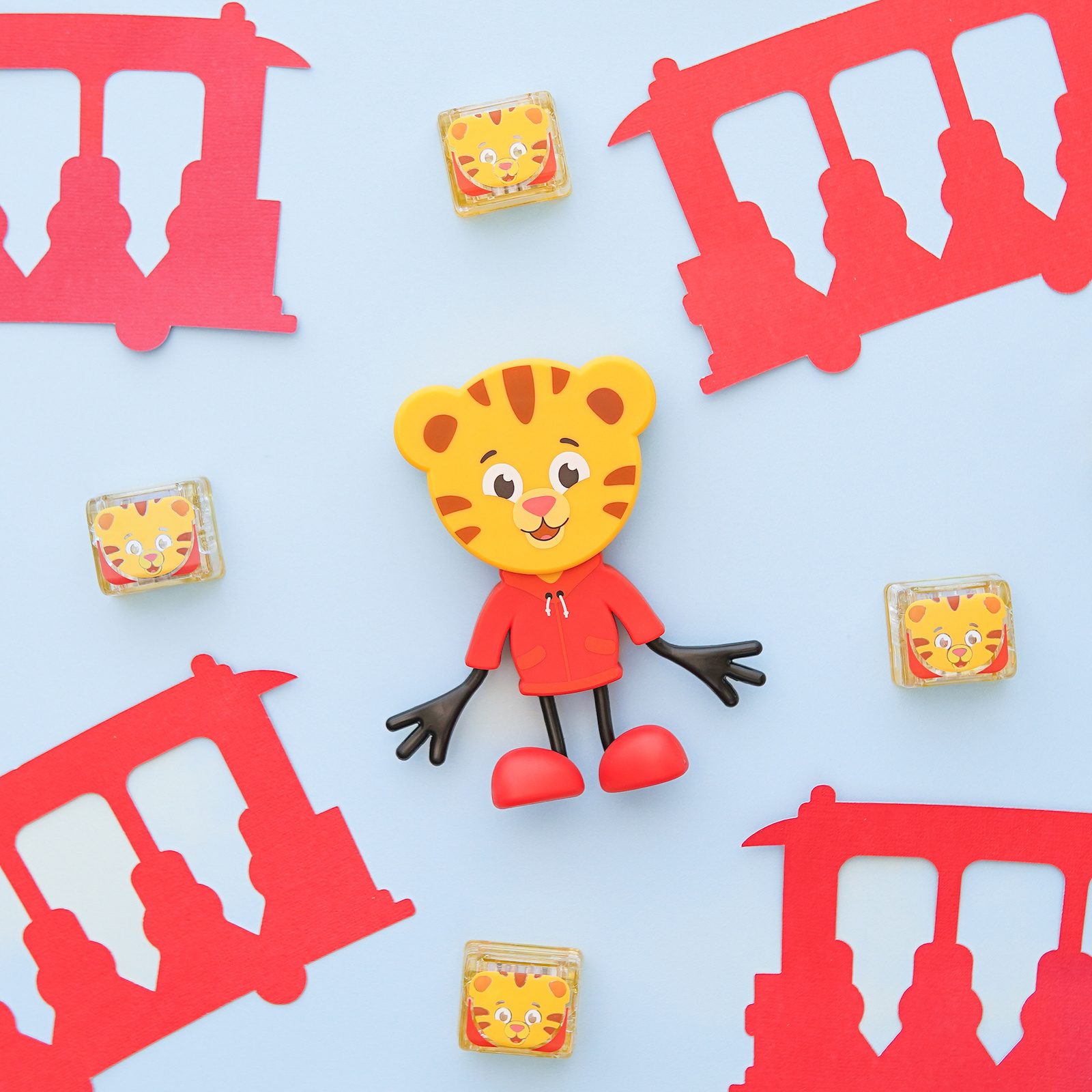 Sada Figúrka Daniel Tiger a 2 senzorické svietiace kocky do vody – Obrázok 5