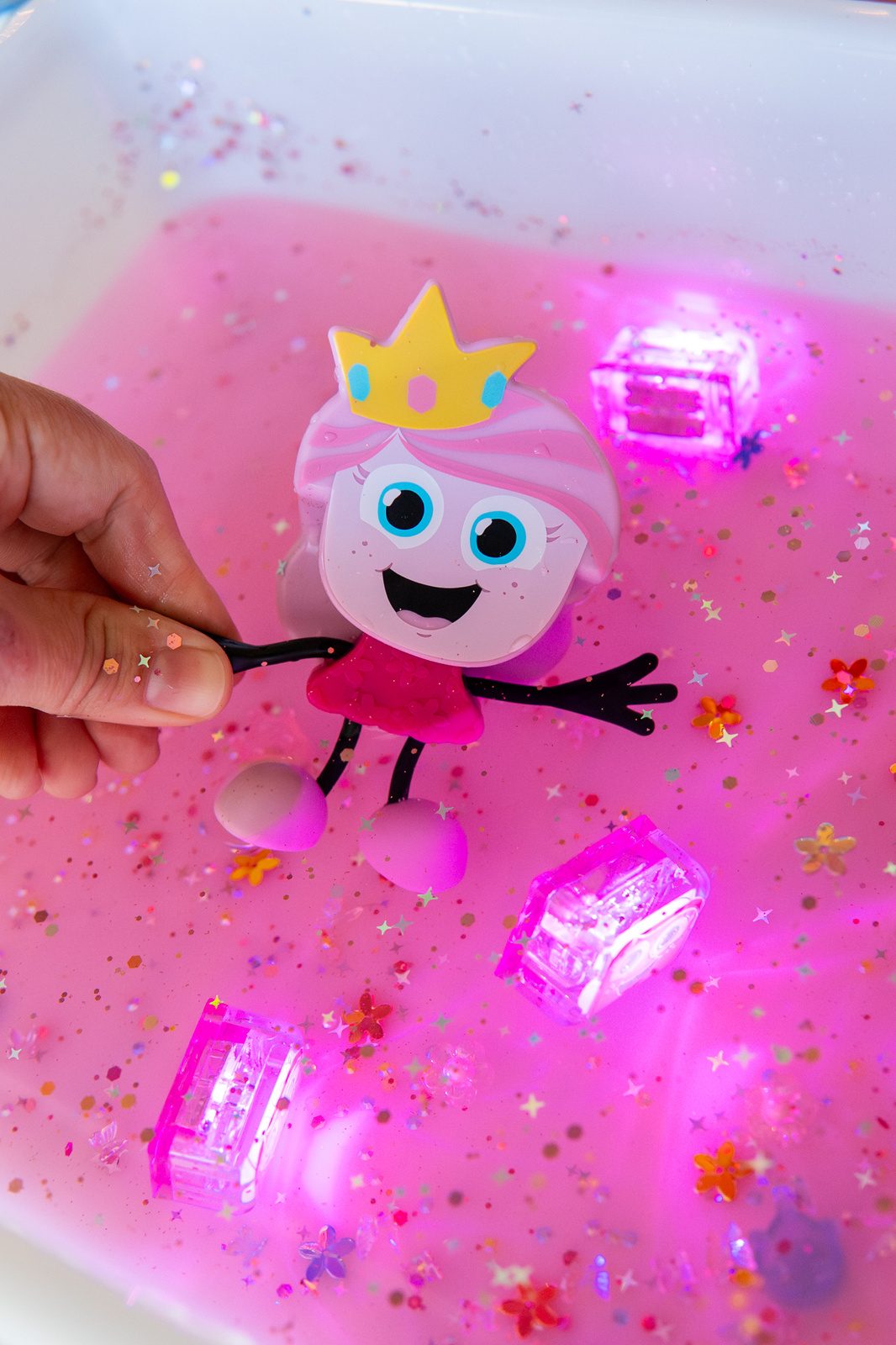 Sada Figúrka Princess Ida a 2 senzorické svietiace kocky do vody – Obrázok 5